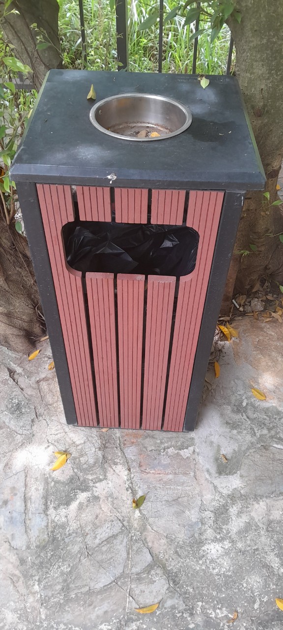 Ứng dụng gỗ nhựa ngoài trời làm thùng rác